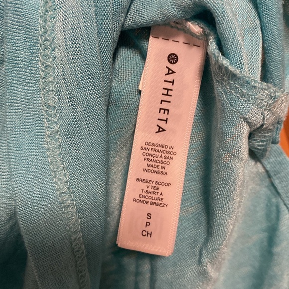 Athleta Breezy Scoop women’s tee - Picture 3 of 3